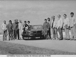 [Der Schwarze und seine Helfer]